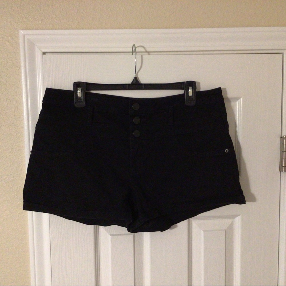 Juniors No Boundaries High Waist Cuffed Hem Button Fly Shorts
